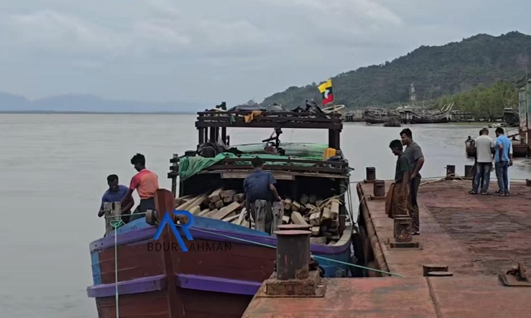 Teknaf Land Port operation resumes, first consignment docked 