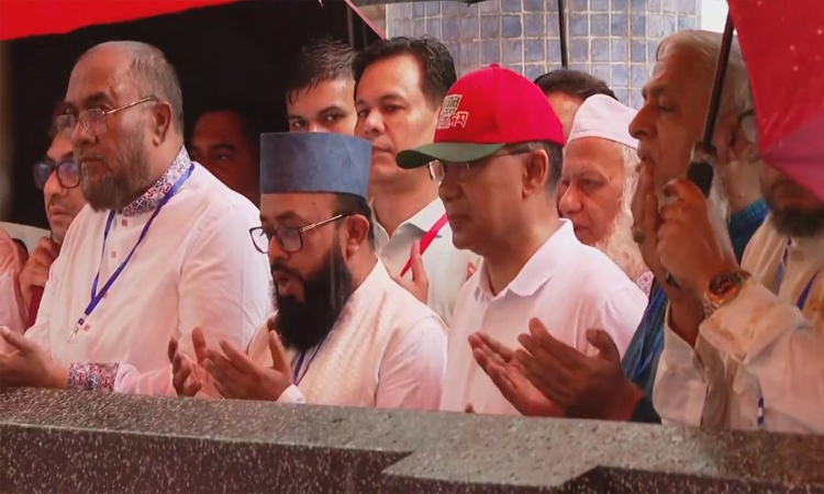 PM offers ziarat at Hazrat Shahjalal's shrine