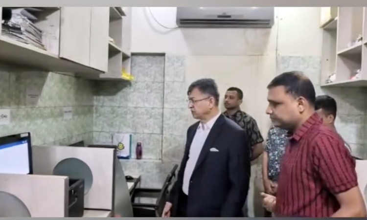 Home Minister visits Ramna Model Police Station