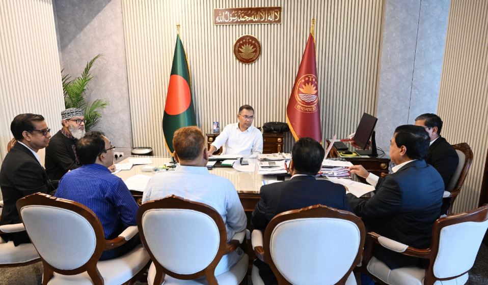 PM orders repairing roads in Pirojpur