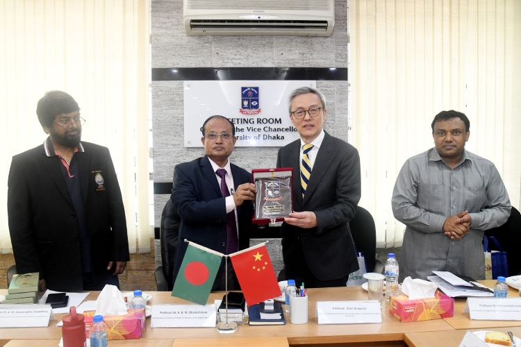 Chinese delegation meets DU VC