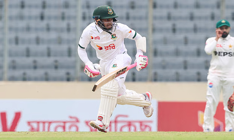 Mushfiqur battles lonely as Bangladesh reach 380-7 at lunch