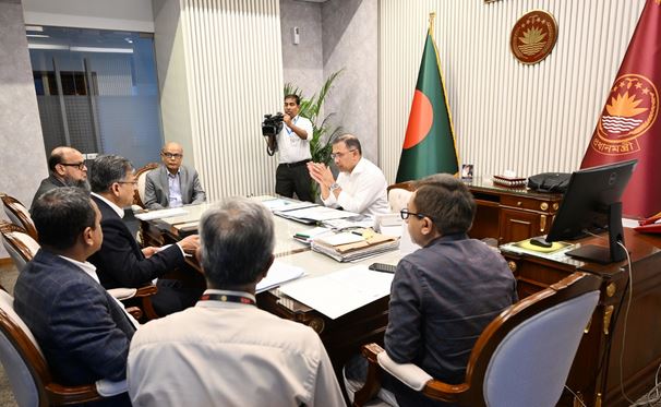PM holds meeting on improving livelihoods of salt farmers