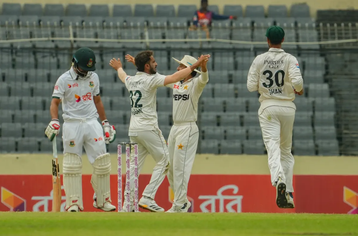 Play resumes as Bangladesh look to extend lead