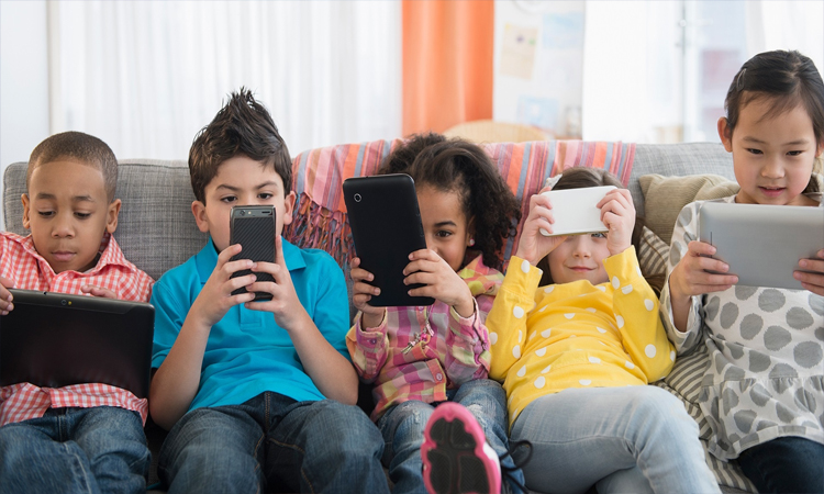 How parents can reclaim playtime when smartphones replace childhood