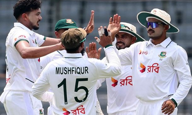 Bangladesh tighten grip as Pakistan slump to 96-4 at lunch
