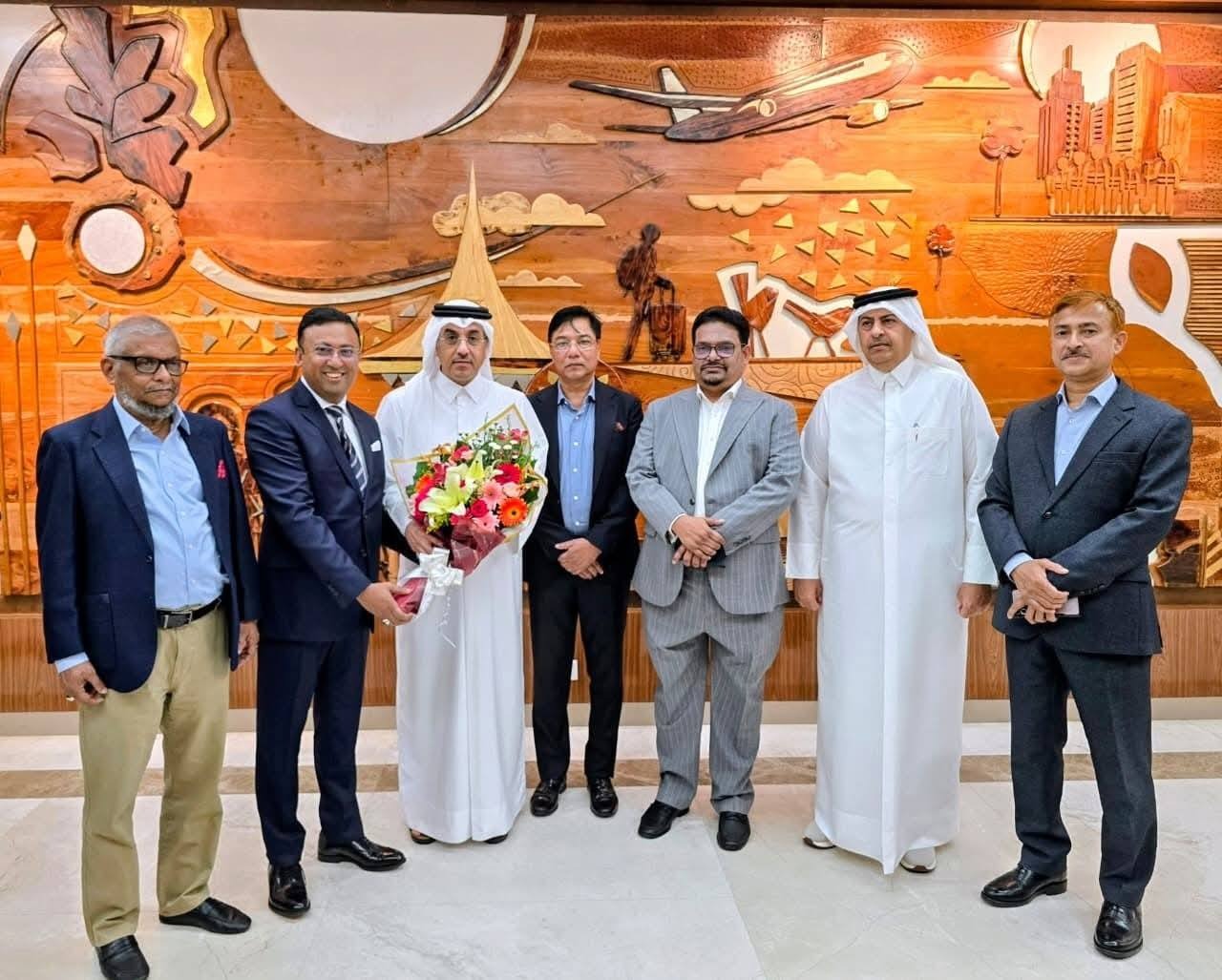 Qatar labour minister arrives in Dhaka