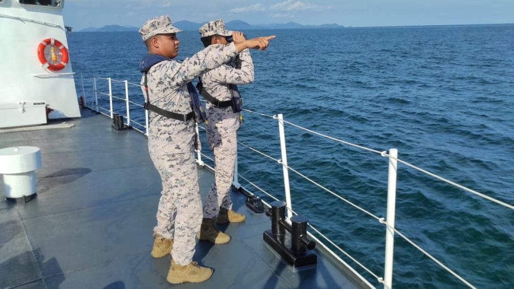 Malaysia ends Indonesia migrant boat search, 16 bodies recovered