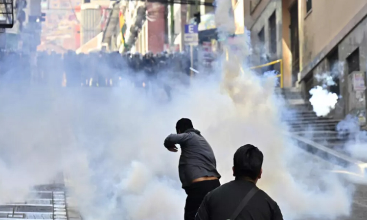 Bolivia protest sees violent clashes, looting in La Paz