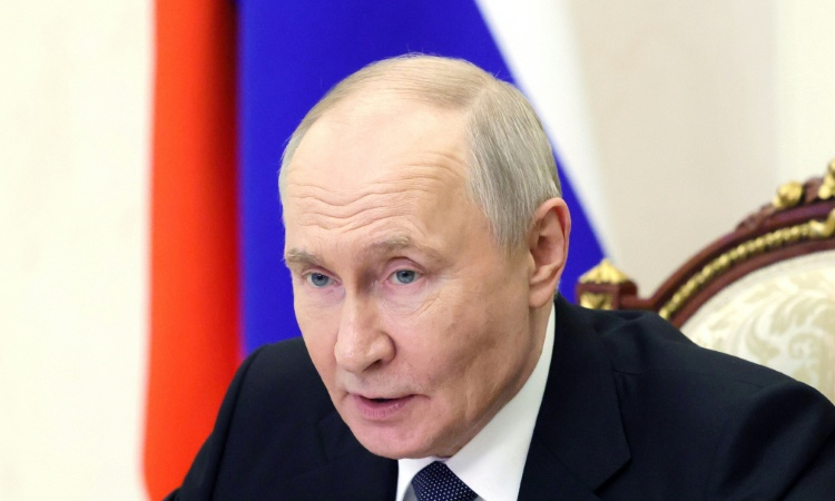 Putin lands in China for trip that aims to show unshakeable ties after Trump pomp