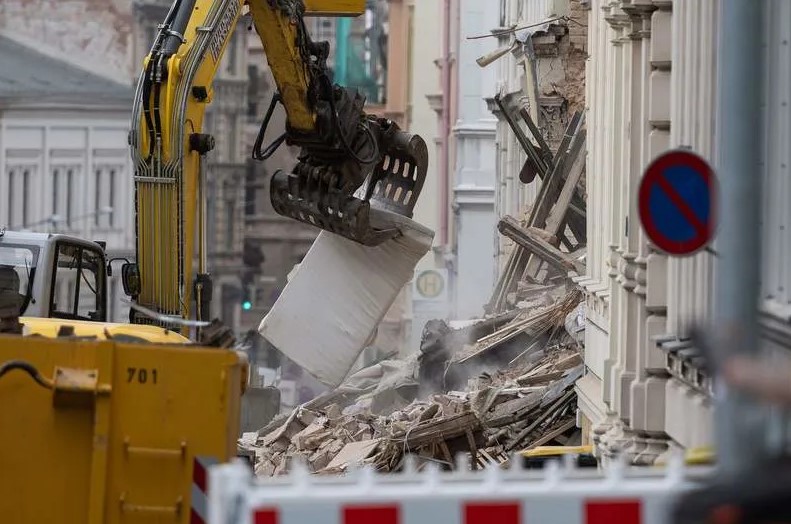 Body found after building collapse in Germany