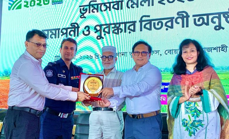 Instant support at booths in Land Service Fair, citizens satisfied with quick service