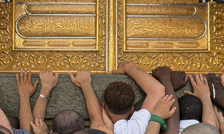 Pilgrims from the West flock to hajj despite Mideast war