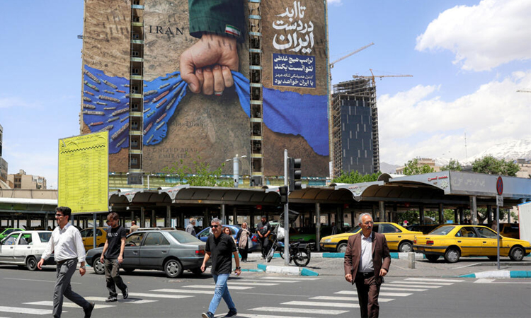 Oil falls, Asian stocks climb on hopes of US-Iran Hormuz deal
