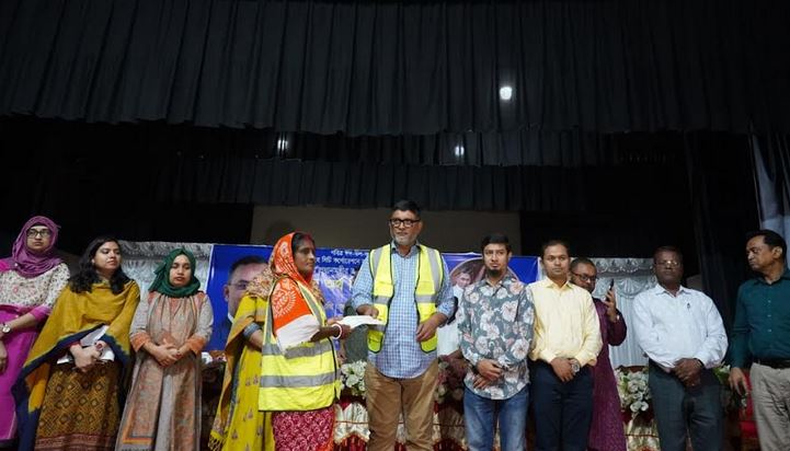687 cleaners in Mymensingh receive Eid gifts from PM relief fund