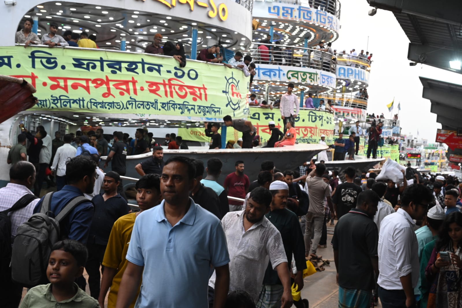 Sadarghat terminal sees massive onrush of Eid holidaymakers