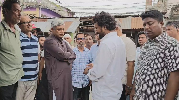 Amit visits vandalized house of Rashed Khan