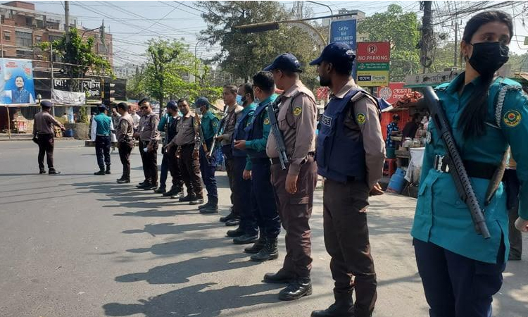 Police takes tight security measures in city and district during Eid holidays