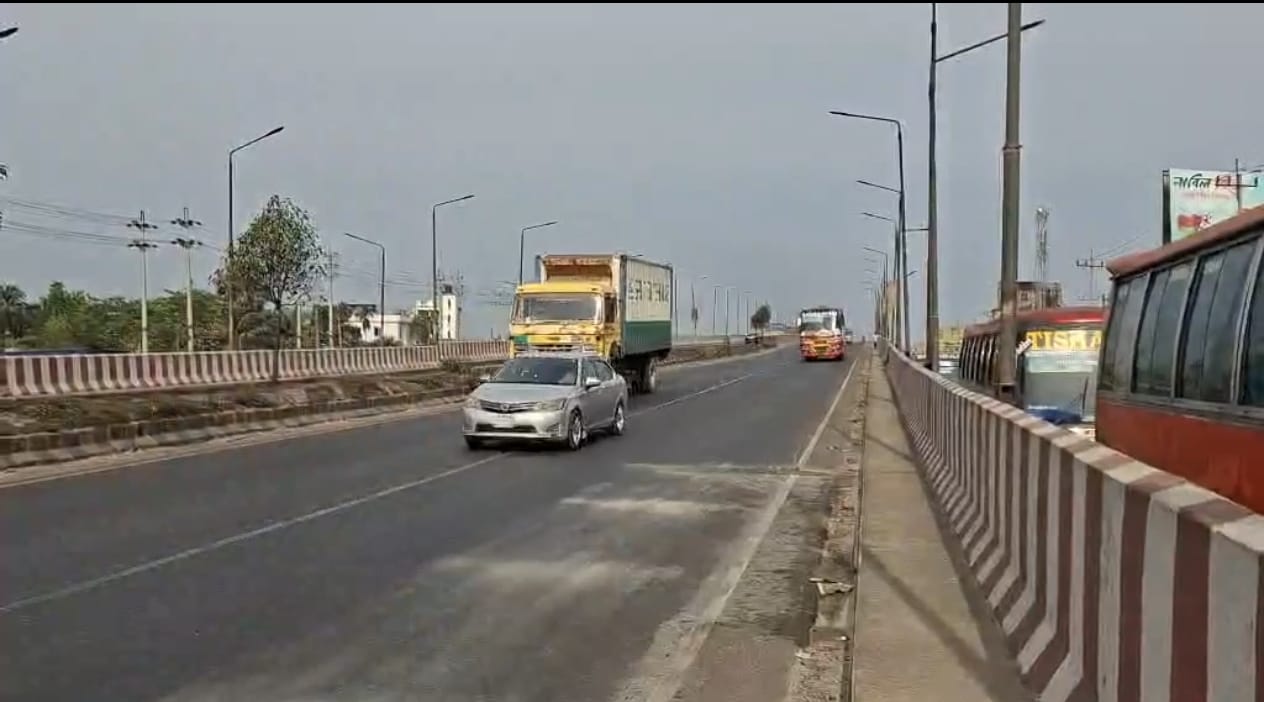 Eid journey remains smooth on Dhaka-Chittagong highway