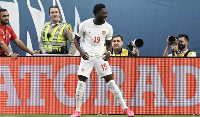 Alphonso Davies in Canada World Cup squad despite injury