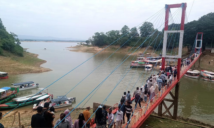 Rangamati tourism rebounds as Eid holidaymakers flock to hill district