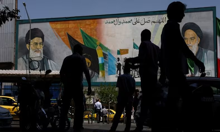 Iran FM says 'no tangible progress' in talks but Trump says deal close         