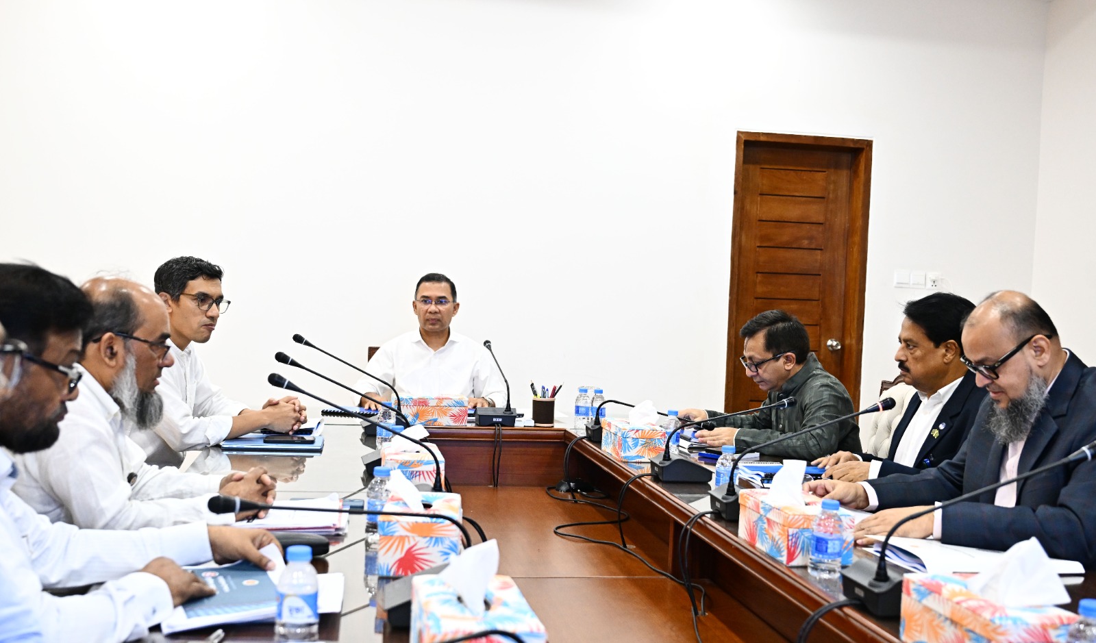 PM chairs meeting on reopening, management of closed factories