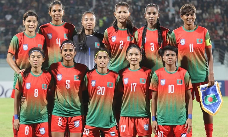 Women’s football team undergo recovery session