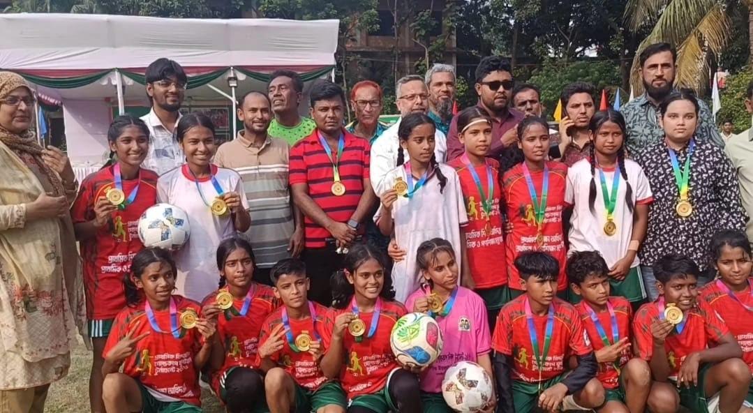 Yasser congratulates Nandail girls for Gold Cup victory