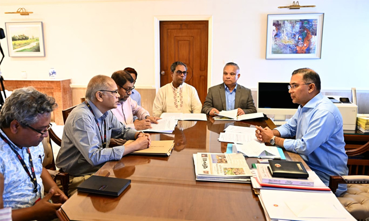 Govt to ensure ambulance services for people 