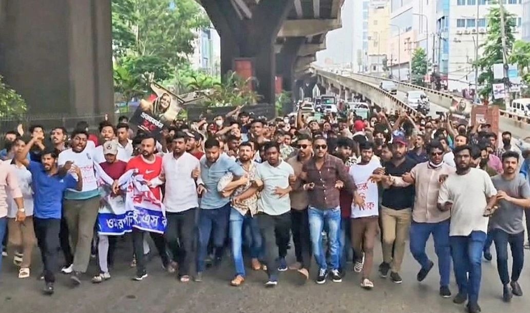 13 arrested after banned groups stage procession in Ctg