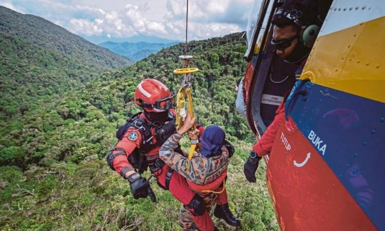 Missing Malaysian hiker's rescue hailed a 'miracle'