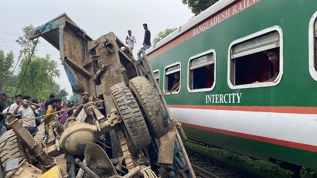 Rail link to and from Ctg resumes after one and a half hours