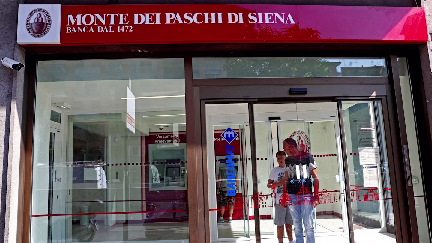 Italy's Intesa launches rival 31 bn euro bid for MPS
