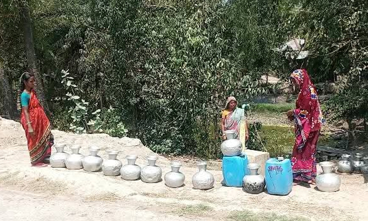 Drinking water crisis deepens in Koyra 