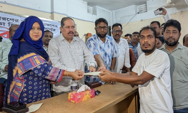 Financial aid distributed among underprivileged families in Barishal