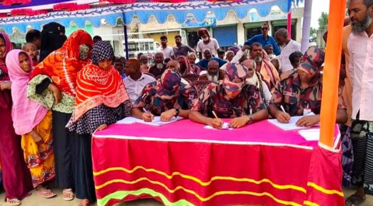 700 char people receive free medical care in Rajshahi