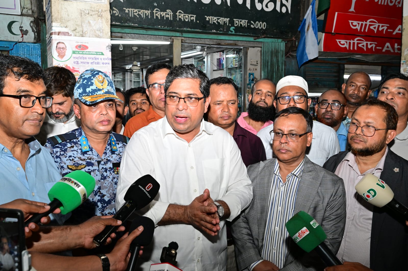 Mir Shahe Alam conducts drive in Shahbagh to curb littering