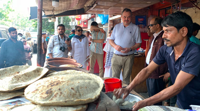 US Ambassador enjoys Rajshahi's famous ‘Kalai Ruti’