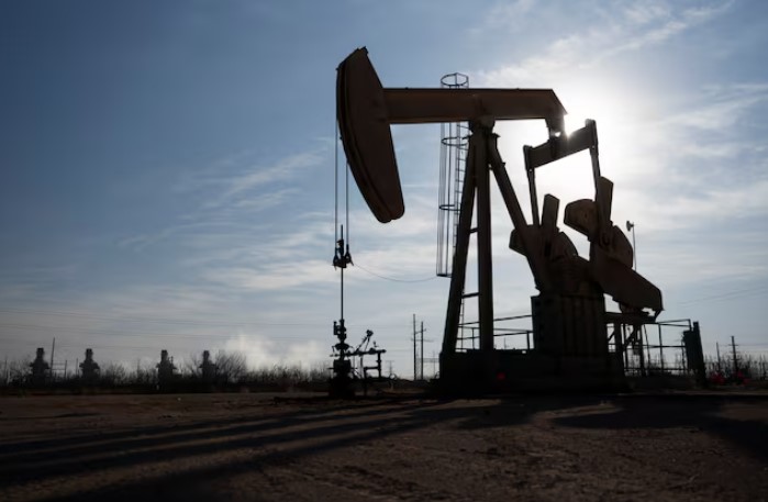 Oil prices drop more than 5%