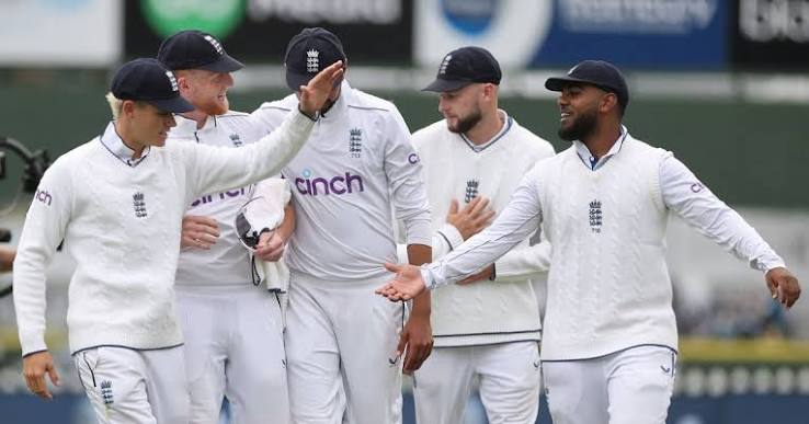 England bowl against New Zealand in second Test