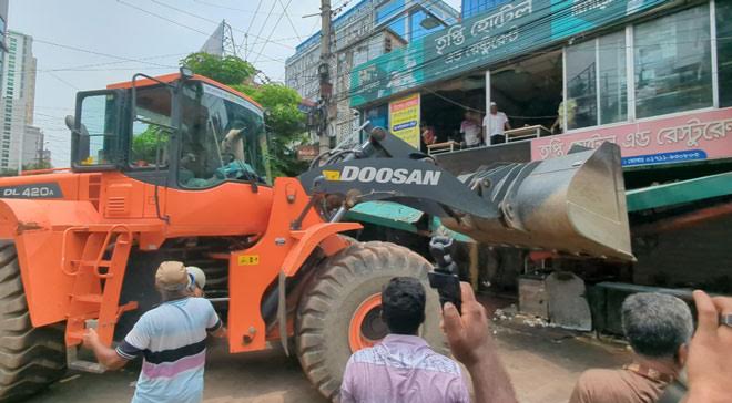 RCC seeks traders’ cooperation to keep footpaths free from encroachment