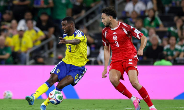 World Cup warning with Sweden star Isak 'getting stronger and stronger'