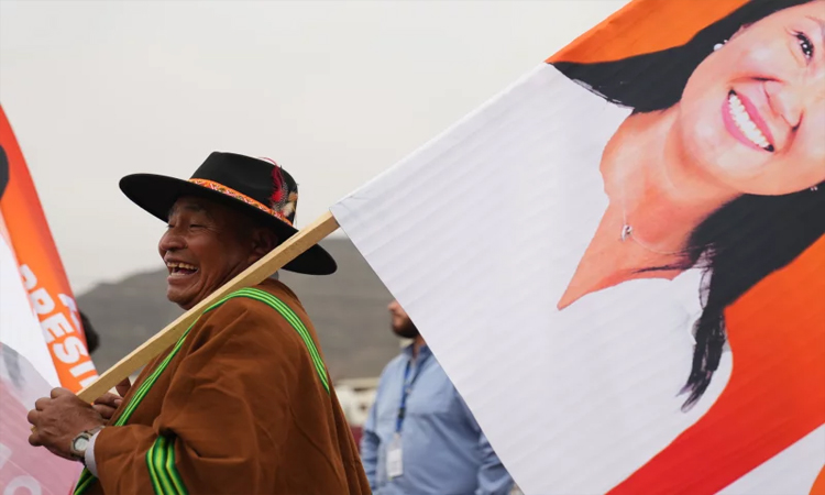 Peruvian presidential candidate leads protest for election transparency