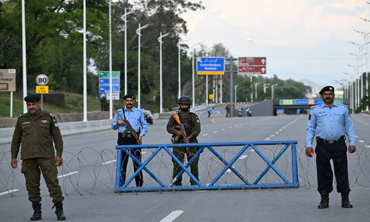 Two roadside blasts in northwest Pakistan kill 7: police