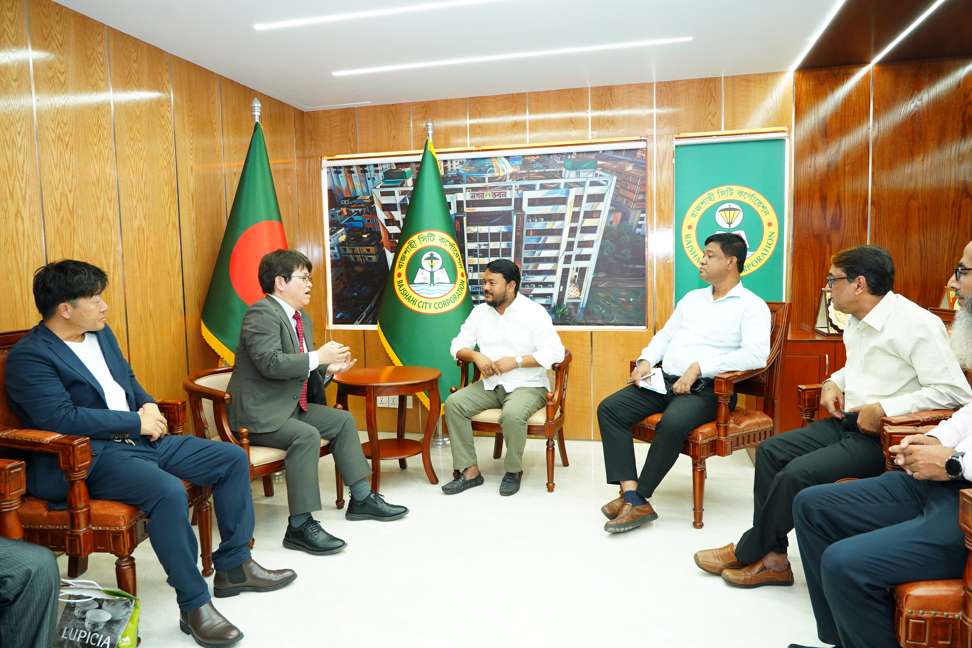 Japanese business delegation meets RCC Administrator