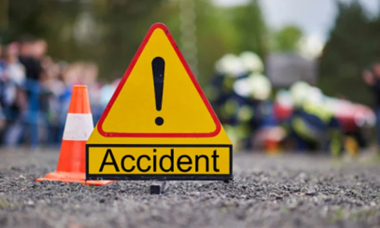 Van driver killed in Narayanganj road accident