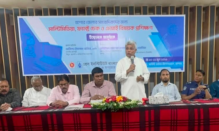 Media plays indispensable role in strengthening democracy: Amit