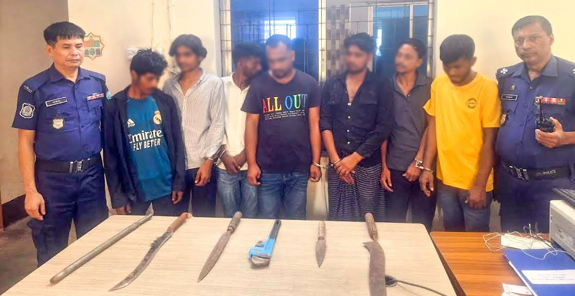 7 suspected robbers held with sharp weapons in Feni
