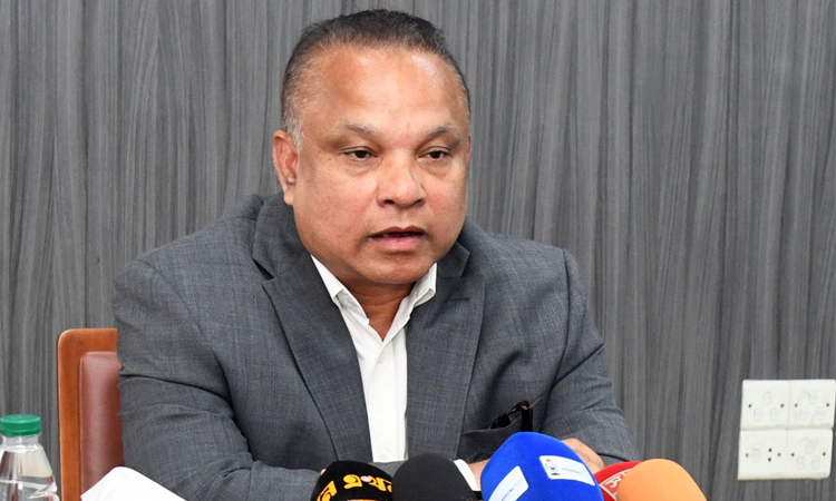 Govt to recruit 100,000 health workers and 25,000 midwives